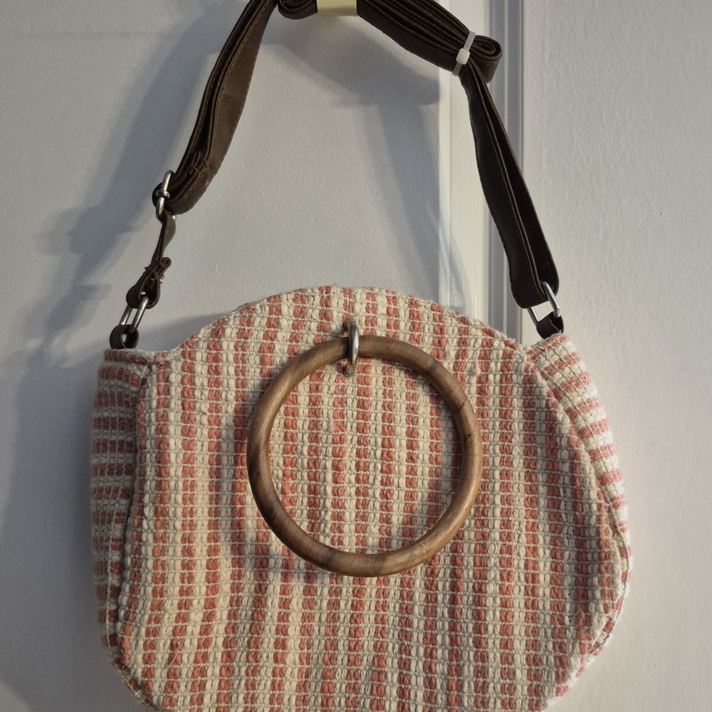 Chic Woven Handbag with Wooden Handle